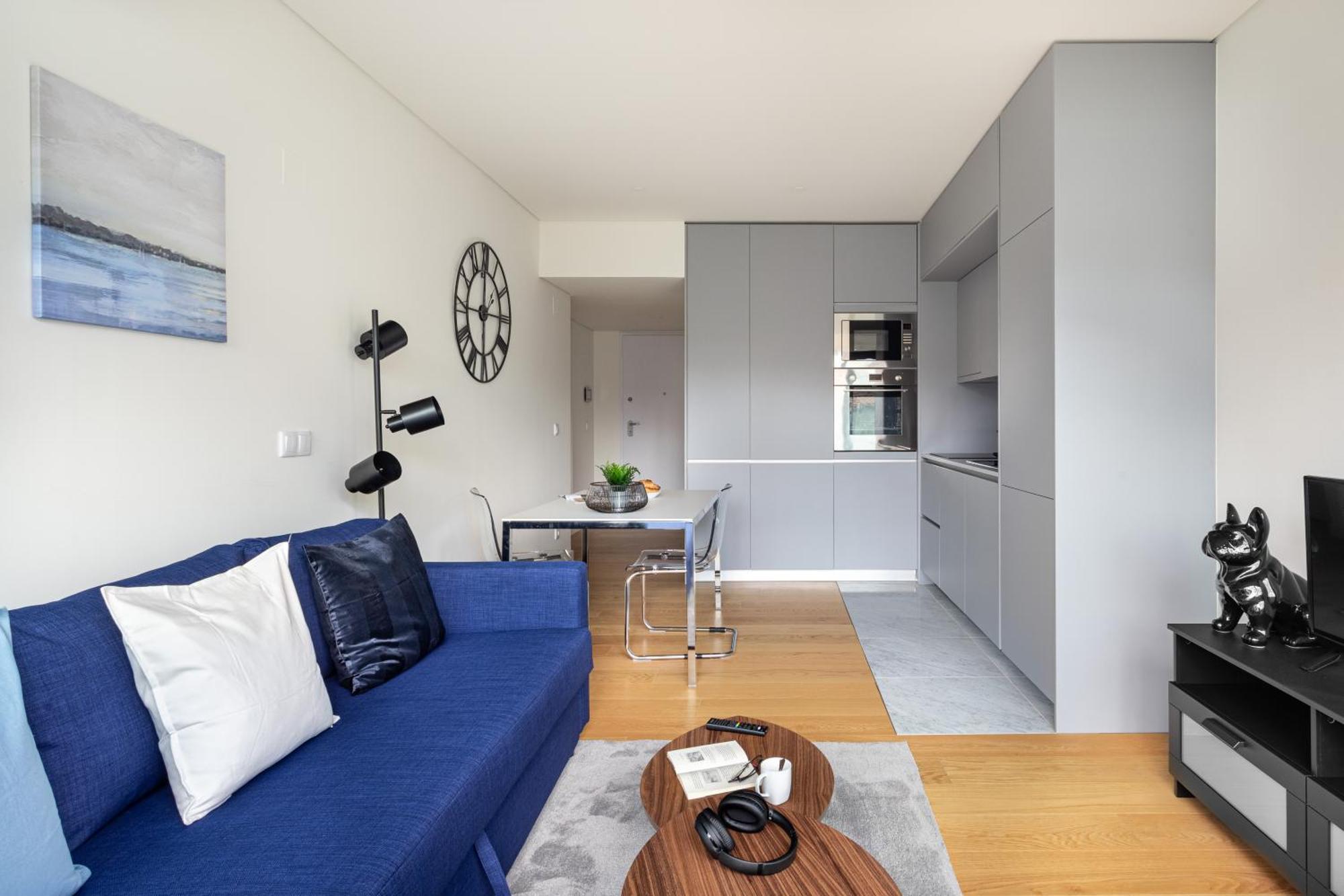 Joivy Chic With Balcony Near Liberdade Avenue * Lisbon